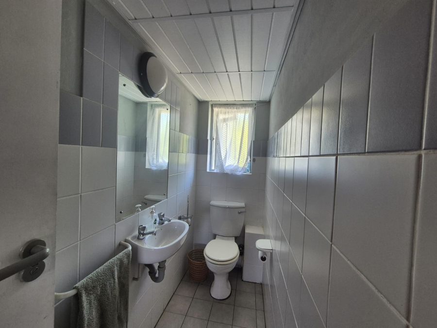 5 Bedroom Property for Sale in Herolds Bay Western Cape